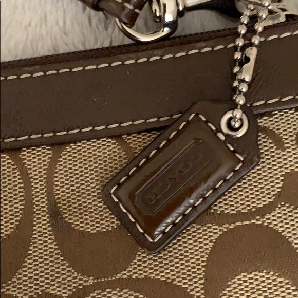 Authentic Coach wristlet - Picture 3 of 4